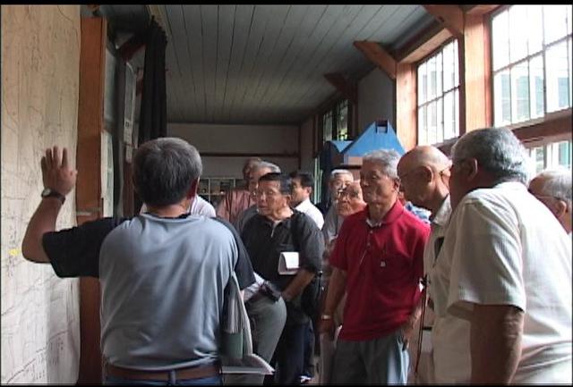 駒ヶ根市中沢の郷土学習会が美篶小資料館視察