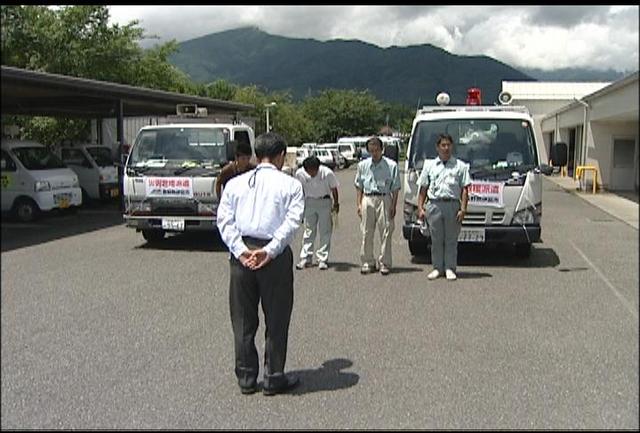 伊那市が飯田市に給水車派遣