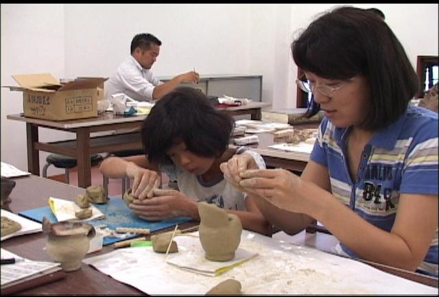 創造館で縄文土器作り