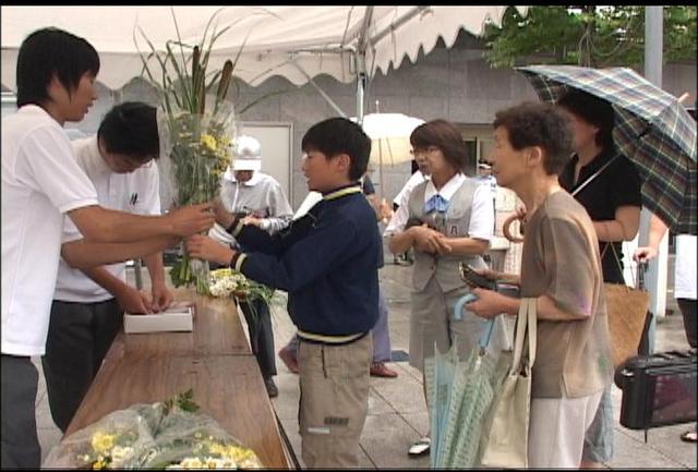 上農高校伝統の花市