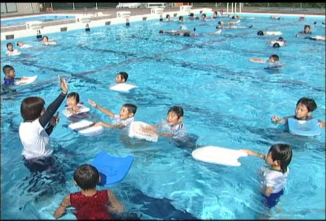 水難事故に備え着衣泳