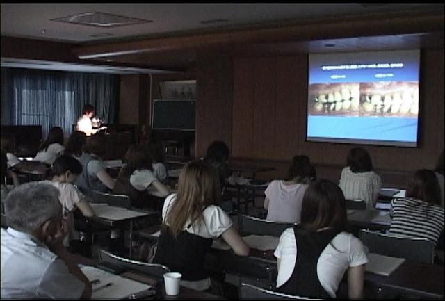 県公衆衛生専門学校の2年生が模擬患者実習の成果発表