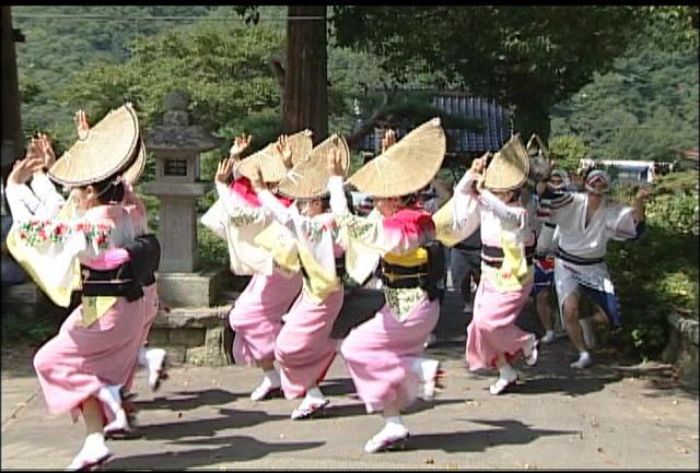 新宿区役所「つつじ連」が阿波踊り披露