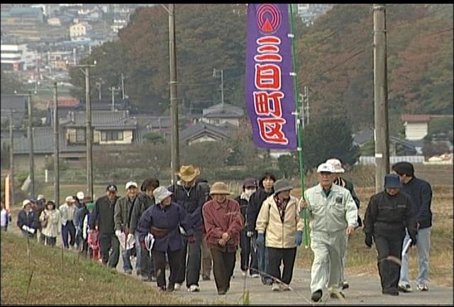 東山山麓歴史コース完成祝い歩く