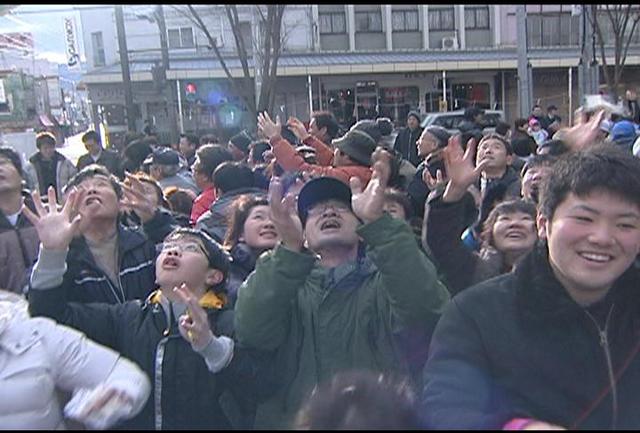 初売りイベントで宝投げ