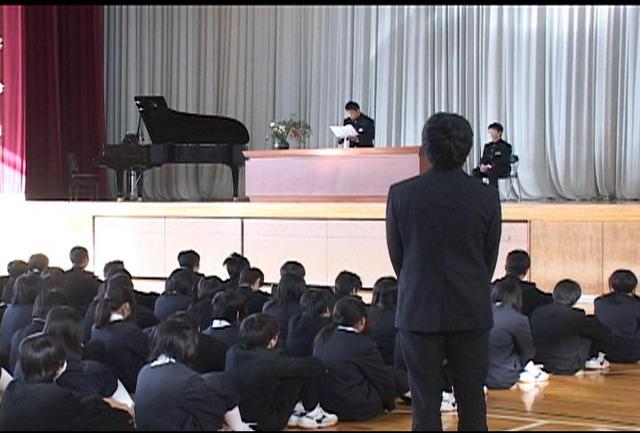 箕輪中学校で3学期始業式