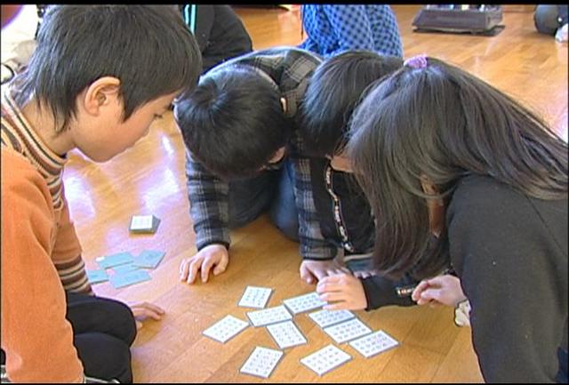 箕輪南小で百人一首大会