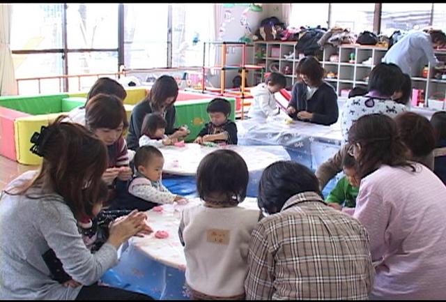 親子で小麦粉粘土遊び