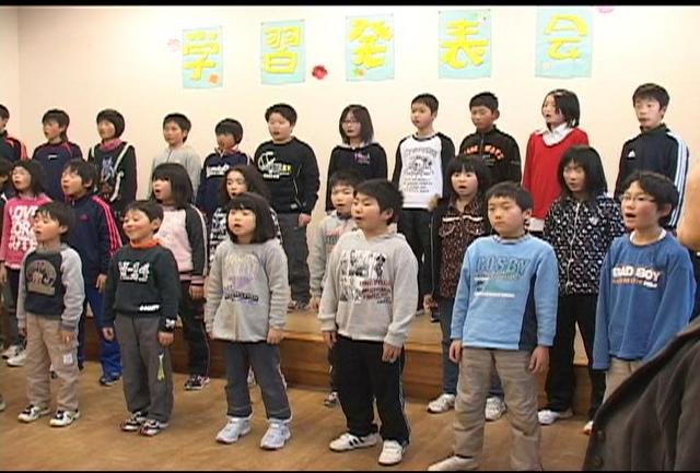 新山小学校　トンボの楽園を歌詞にした歌を発表