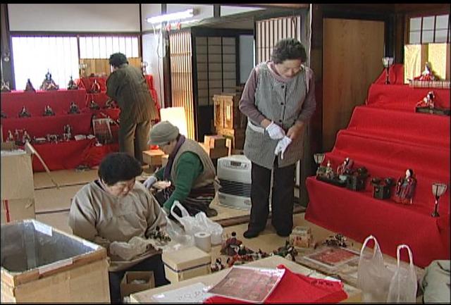 旧馬島家住宅で雛人形の展示