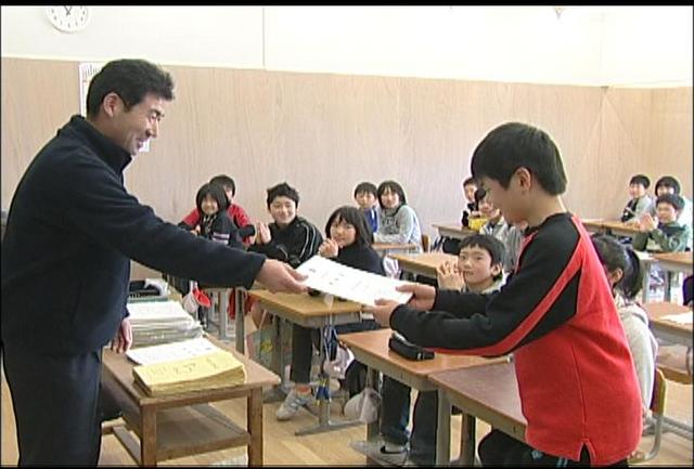 上伊那の小中学校で終業式始まる