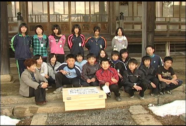 富県小学校6年生　タイムカプセルを預ける