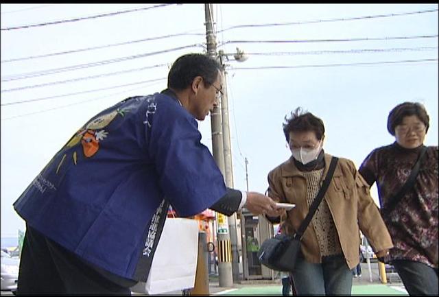 県議選投票を呼びかけ　大型店で街頭啓発