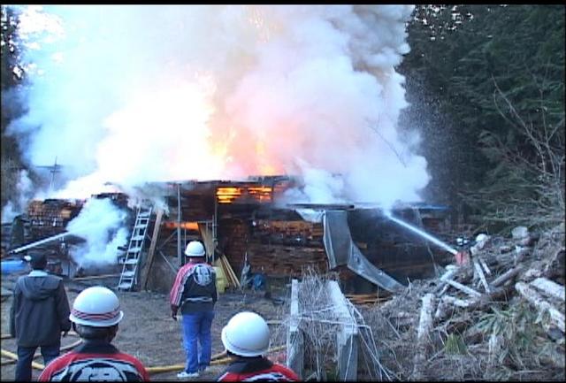 木材置場で火事