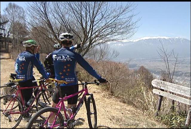 箕輪町の自転車愛好家グループが萱野高原の自然満喫