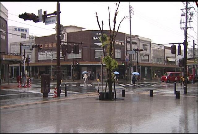 止まぬ雨、土砂災害などに注意