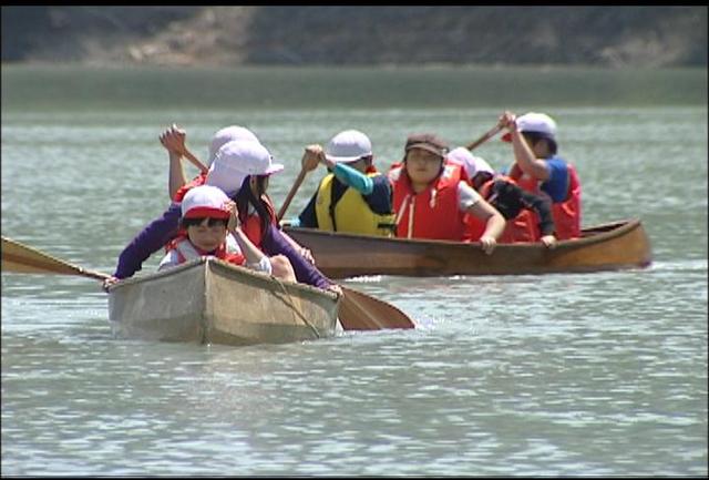 東春近小4年生　カヌー体験