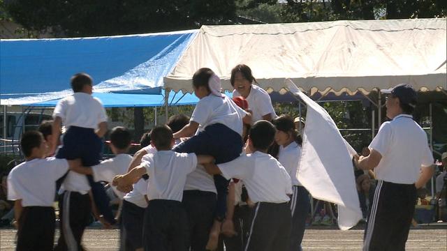 32度の真夏日　手良小で運動会