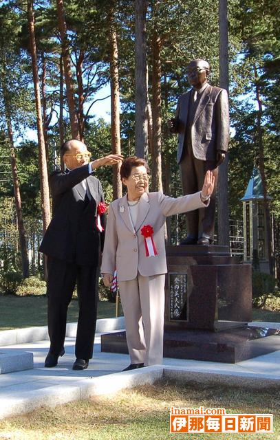 登内英夫さん米寿祝賀<br>ルビコン本社に銅像