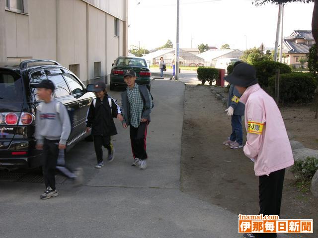 東春近小学区の住民有志「子ども安全見守り隊」展開