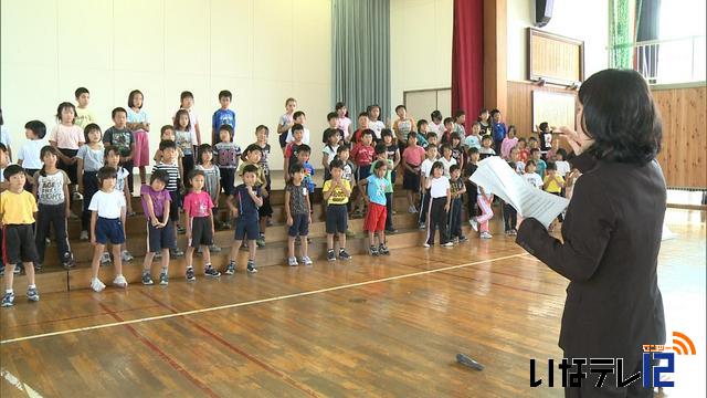 芸大准教授が小学生を指導