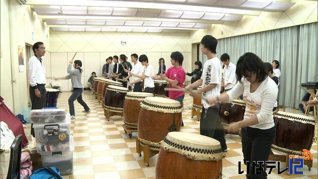 箕輪進修高校定時制III部　「進修祭」で太鼓の演奏を披露