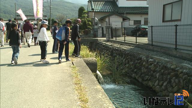 北福地区民が地域の川について学ぶ