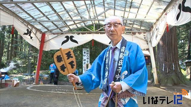 現役行司から軍配届く