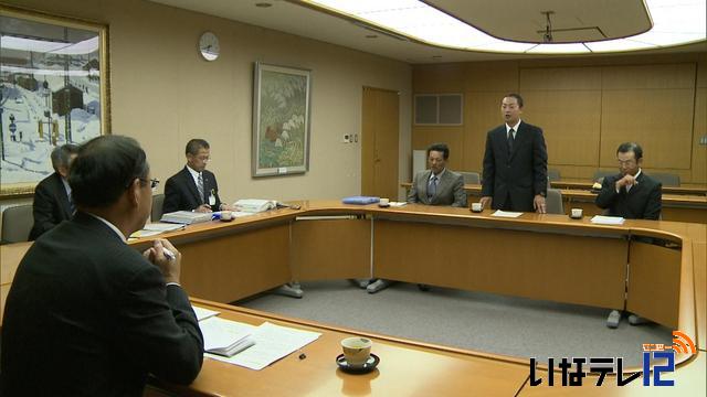 竜東地区3つの保育園の統合計画に関して保護者会と白鳥孝伊那市長との懇談会