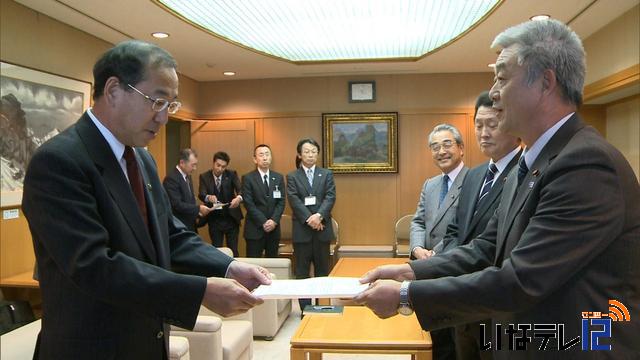 伊那市議会　今年の冬の節電を伊那市や市民に呼び掛ける為の要請書　提出