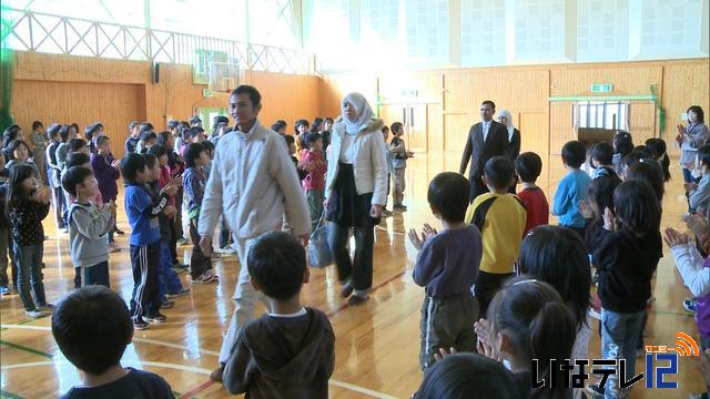 南部小児童と信大農学部留学生が交流