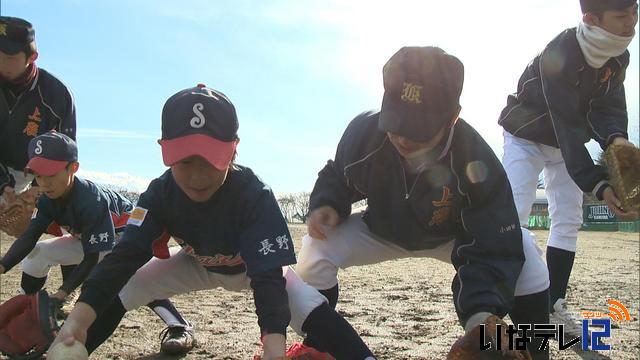 高校野球部員が少年野球チームを指導