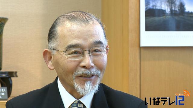 肖像画家、三浦輝峰さん紺綬褒章　受章