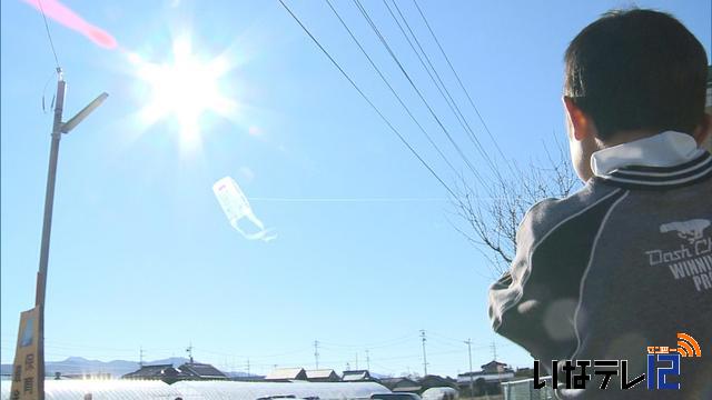 かま塾の子ども達が凧作りに挑戦