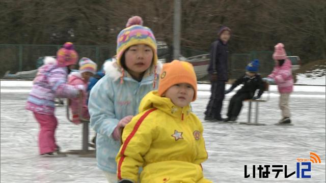 上古田保育園の園児スケート楽しむ