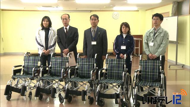 (株)サーチ　市社協に車椅子寄贈