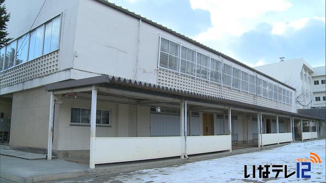 箕輪中体育館　建て替えへ