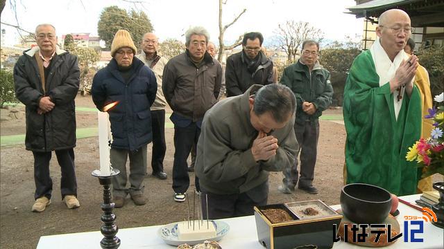 畳針に感謝　恩徳寺で畳組合が針供養