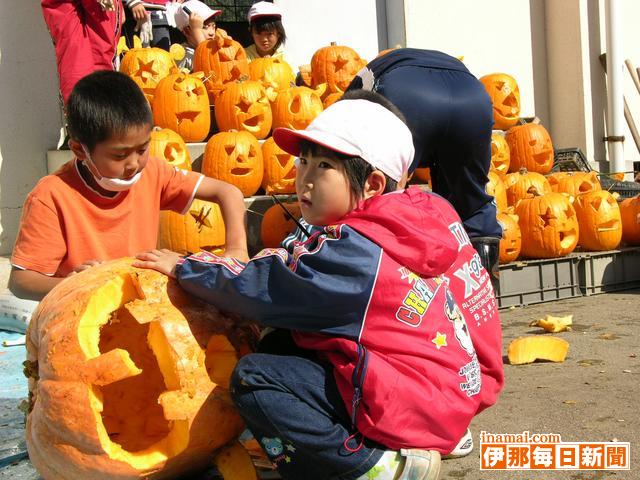 伊那小2年冬組　ハロウィンちょうちん作り