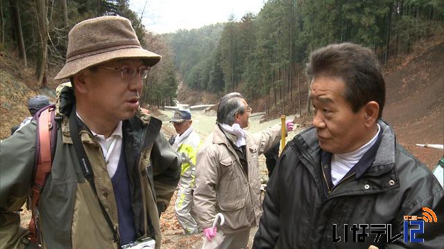 諏訪形区の災害復旧の現状を市長に説明