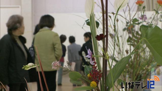 池坊伊那支部のいけばな展