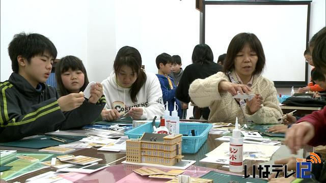 春休みの子どもが建築模型づくりに挑戦