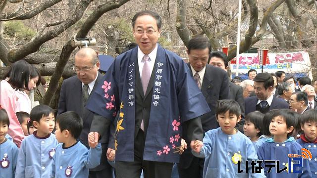 高遠城址公園　さくら祭り始まる