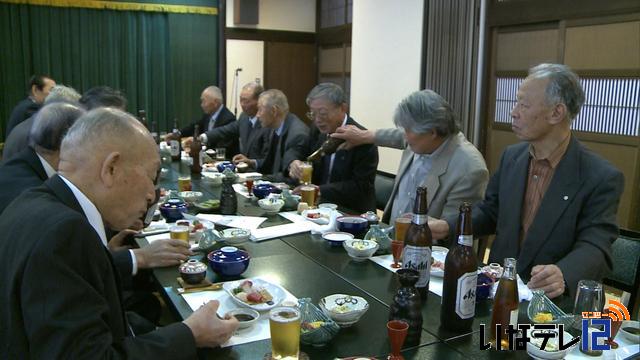 箕輪町功寿会が観桜会