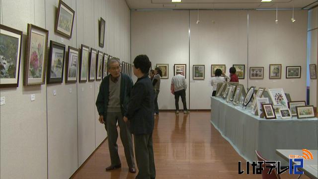 赤羽栄子さんの作品展「いのちの囁き」16日まで