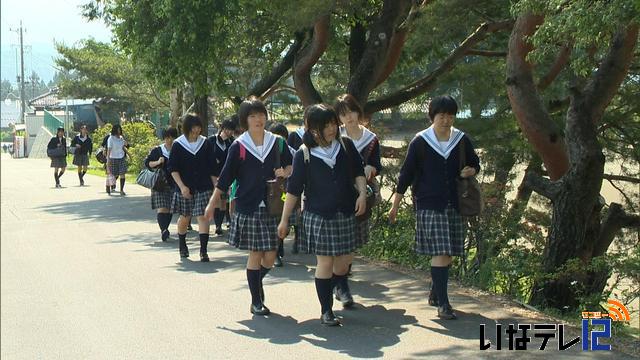 衣替え　夏の装いで登校