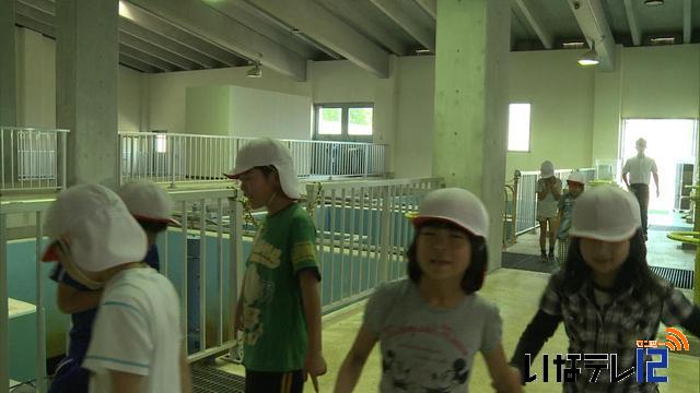 箕輪北小児童が浄水場を見学