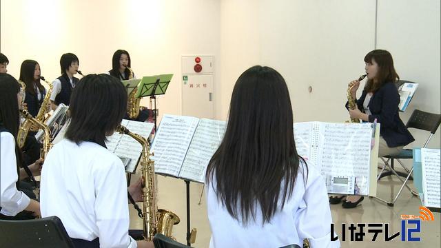 芸大生が中学生の演奏指導