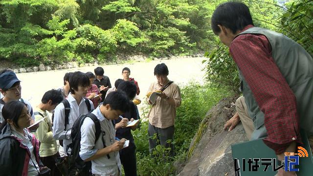 早稲田大学大学院生が中央構造線エリア見学