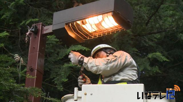 水銀灯の清掃作業